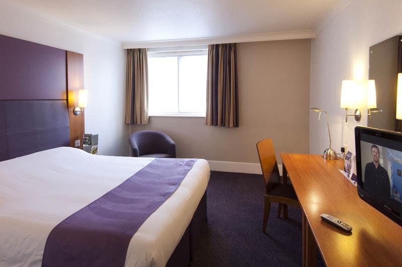 Premier Inn Horsham Exterior photo